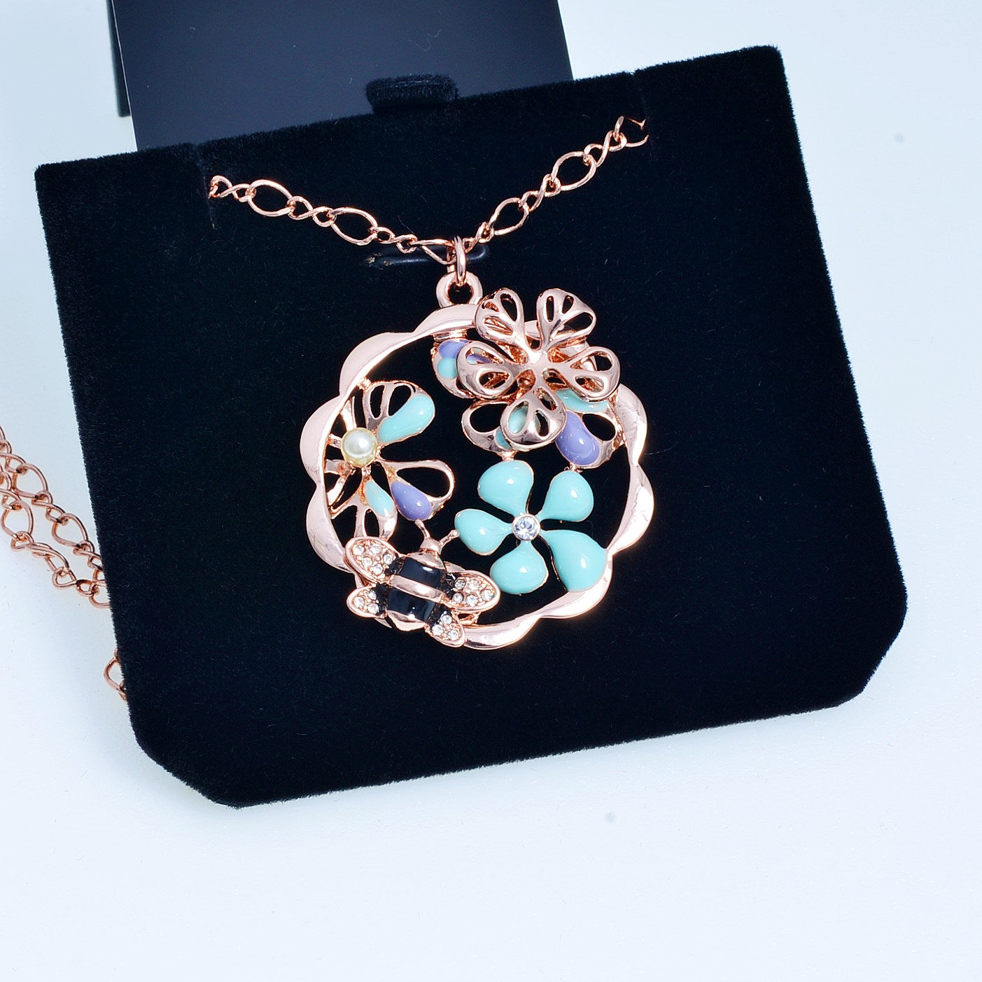 Pastoral Bee Flower Pendant Necklace