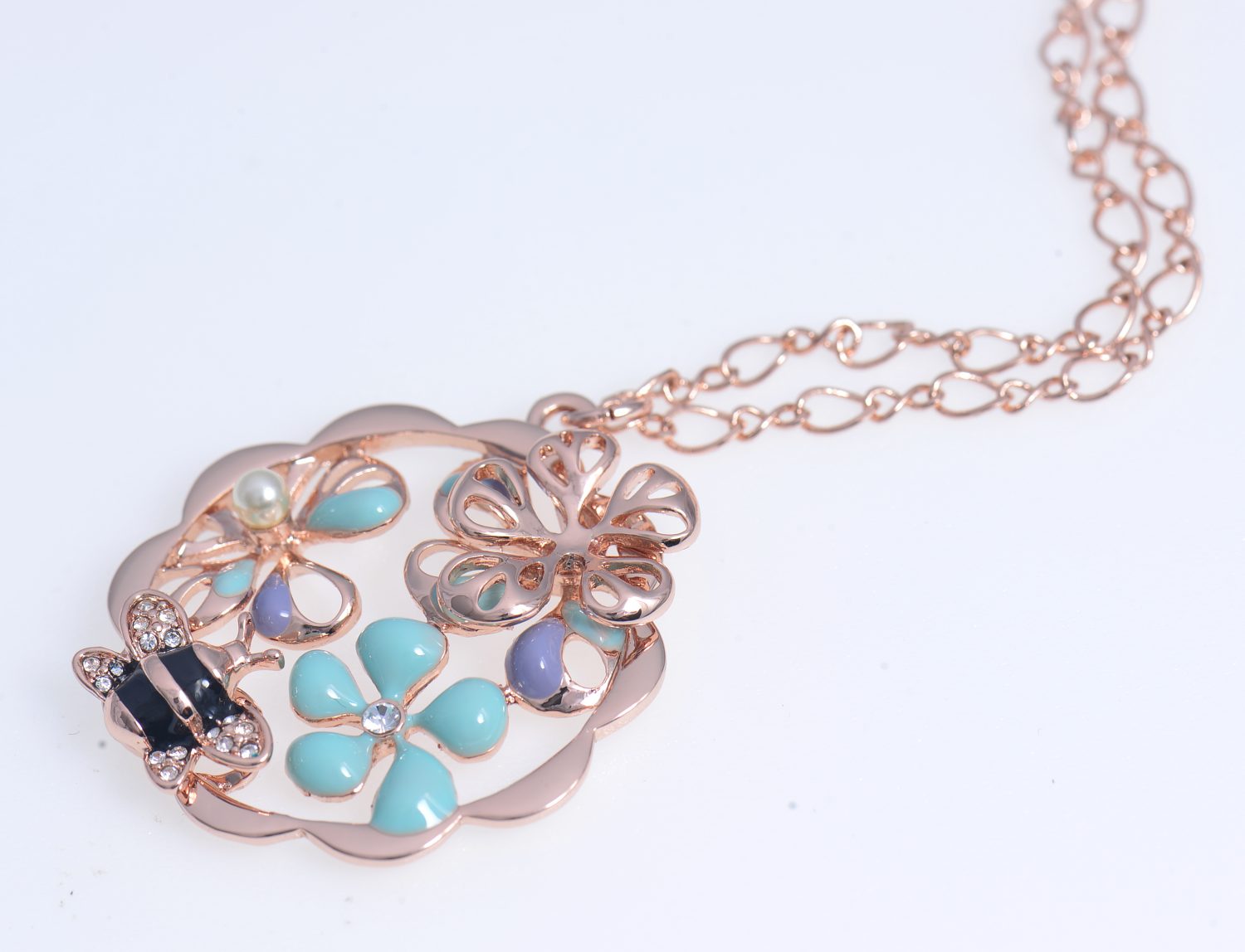 Pastoral Bee Flower Pendant Necklace