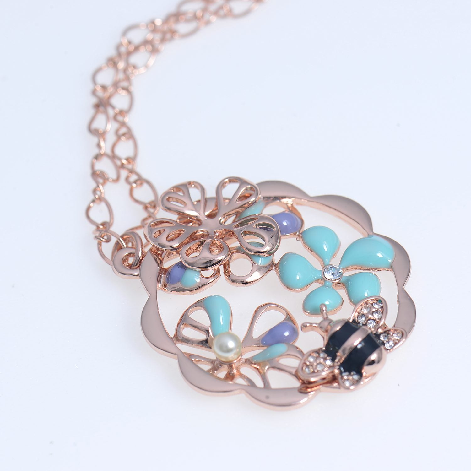 Pastoral Bee Flower Pendant Necklace
