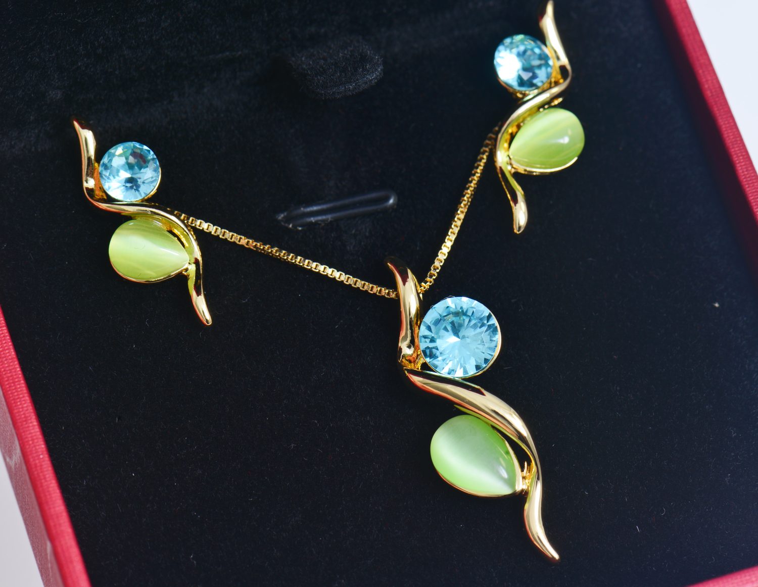 Necklace and Earrings Matching Set