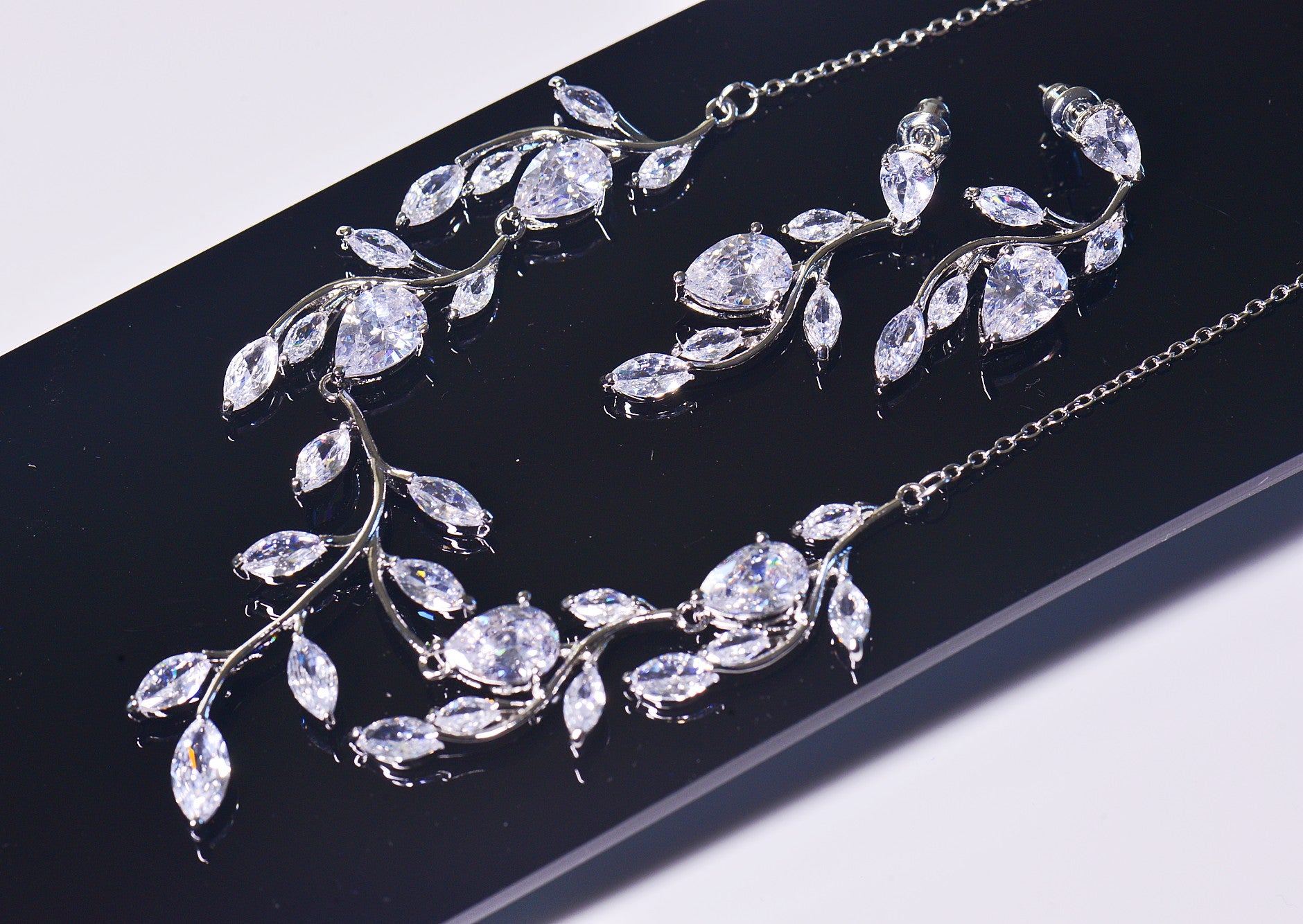 Glimmering Leaf Dance-Bridal Necklace and Earrings Set