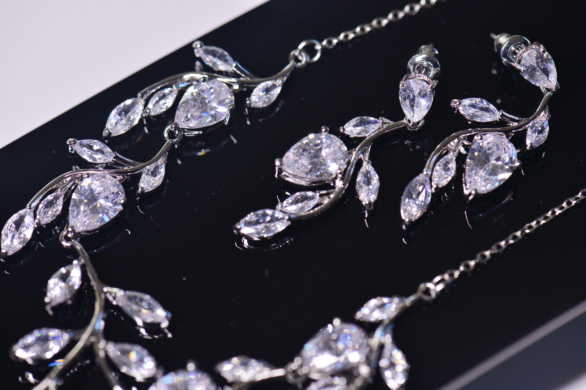 Glimmering Leaf Dance-Bridal Necklace and Earrings Set