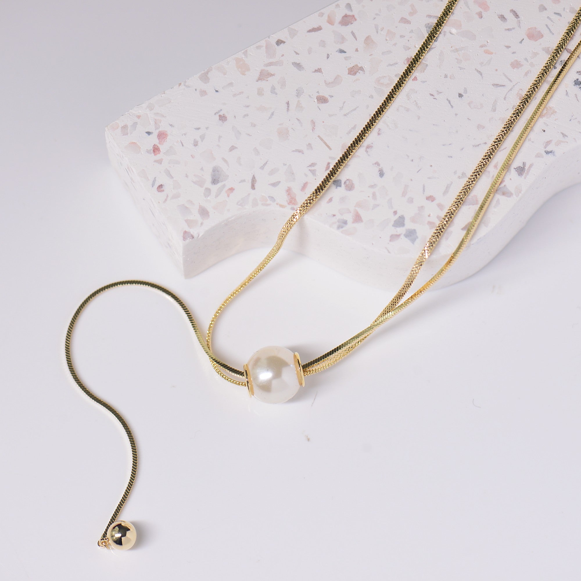 Stylish pearl texture necklace