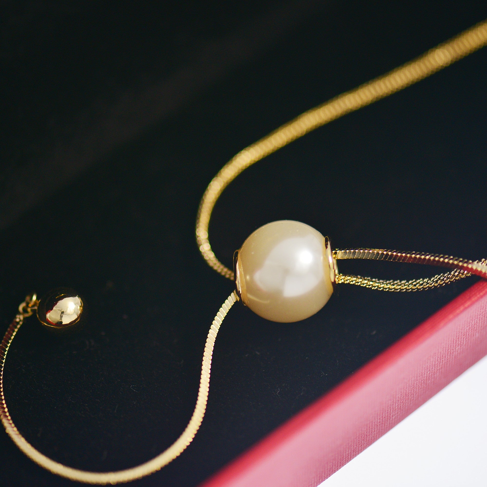 Stylish pearl texture necklace
