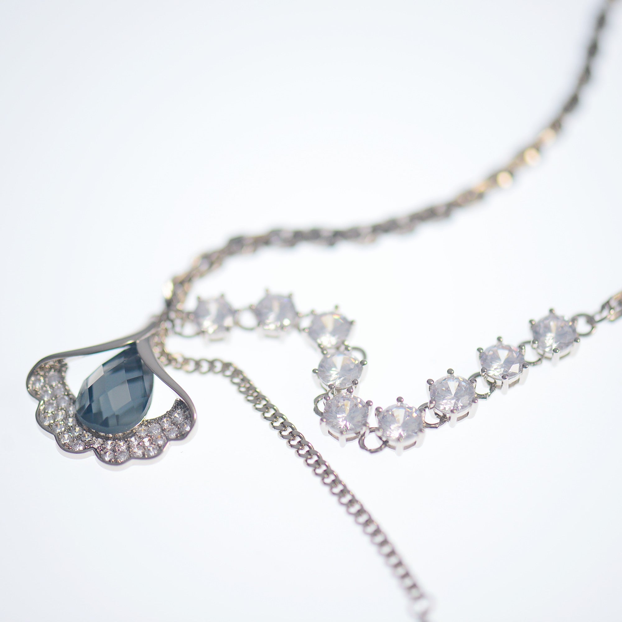 Ginkgo Leaf Pendant Necklace