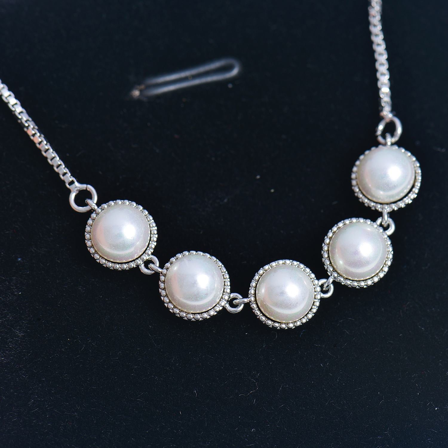 Cultured pearl bracelet