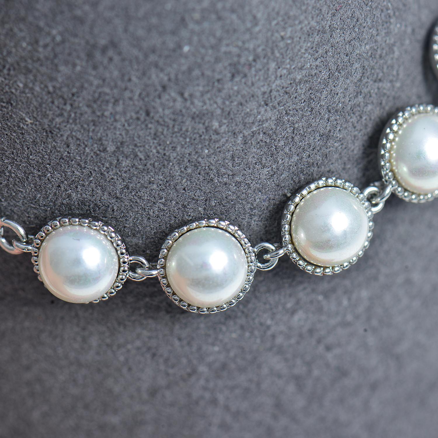 Cultured pearl bracelet